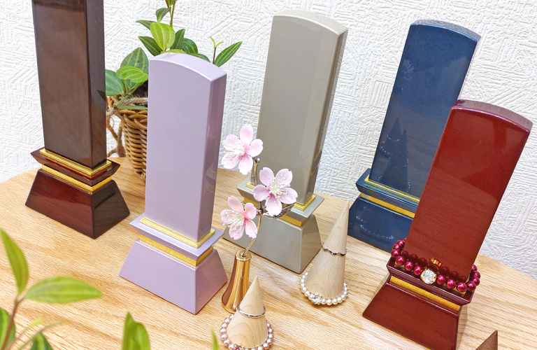 お客様の要望に合った位牌選びをプロとしてサポート | 松戸の仏壇なら小さなお仏壇 hinata bokko